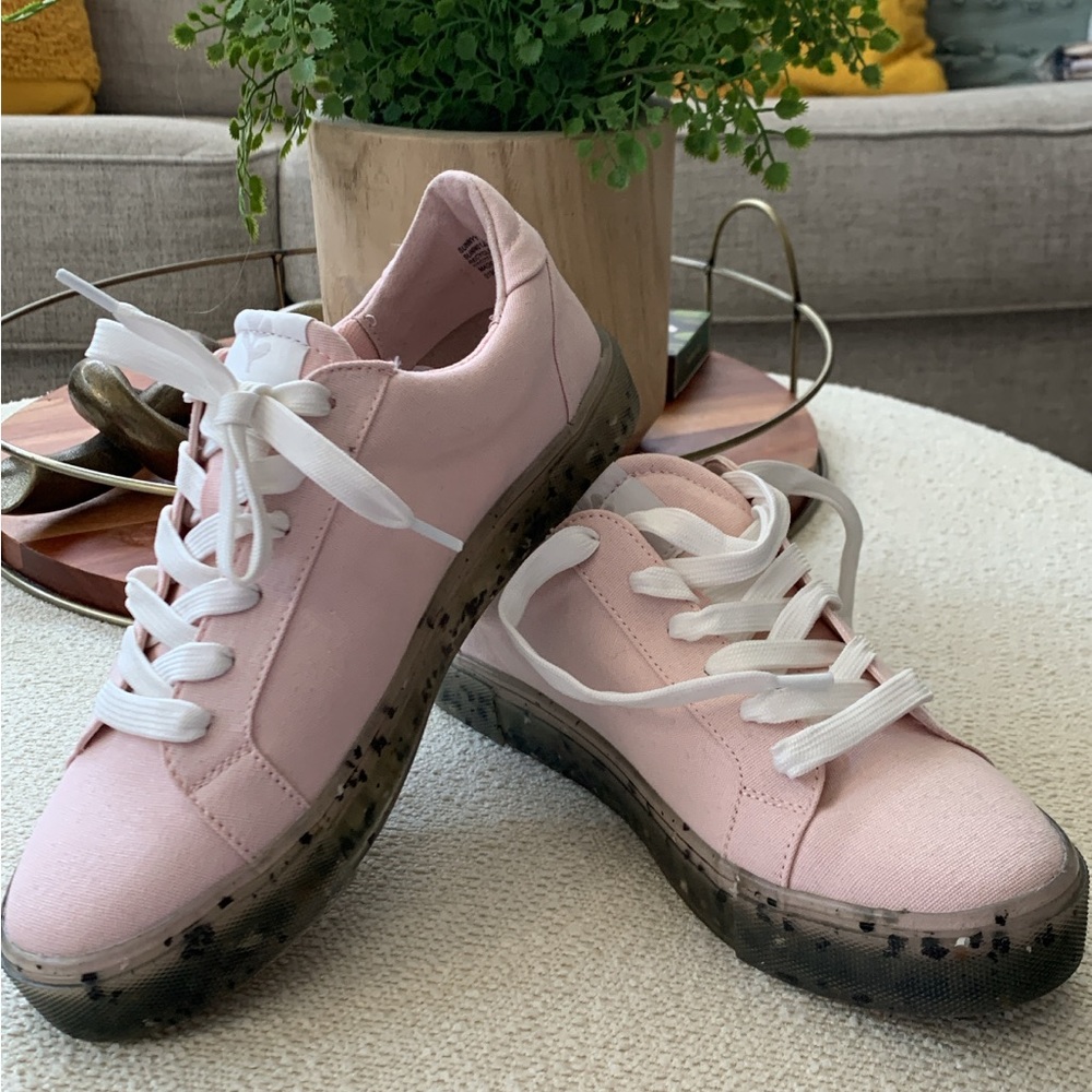 BRAND NEW STEVE MADDEN PINK SNEAKERS SIZE 7M